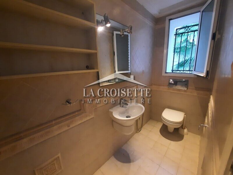 Villa meublé S+3 avec piscine à Carthage 